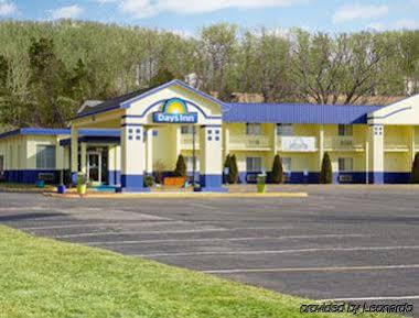 Days Inn By Wyndham Southington Dış mekan fotoğraf