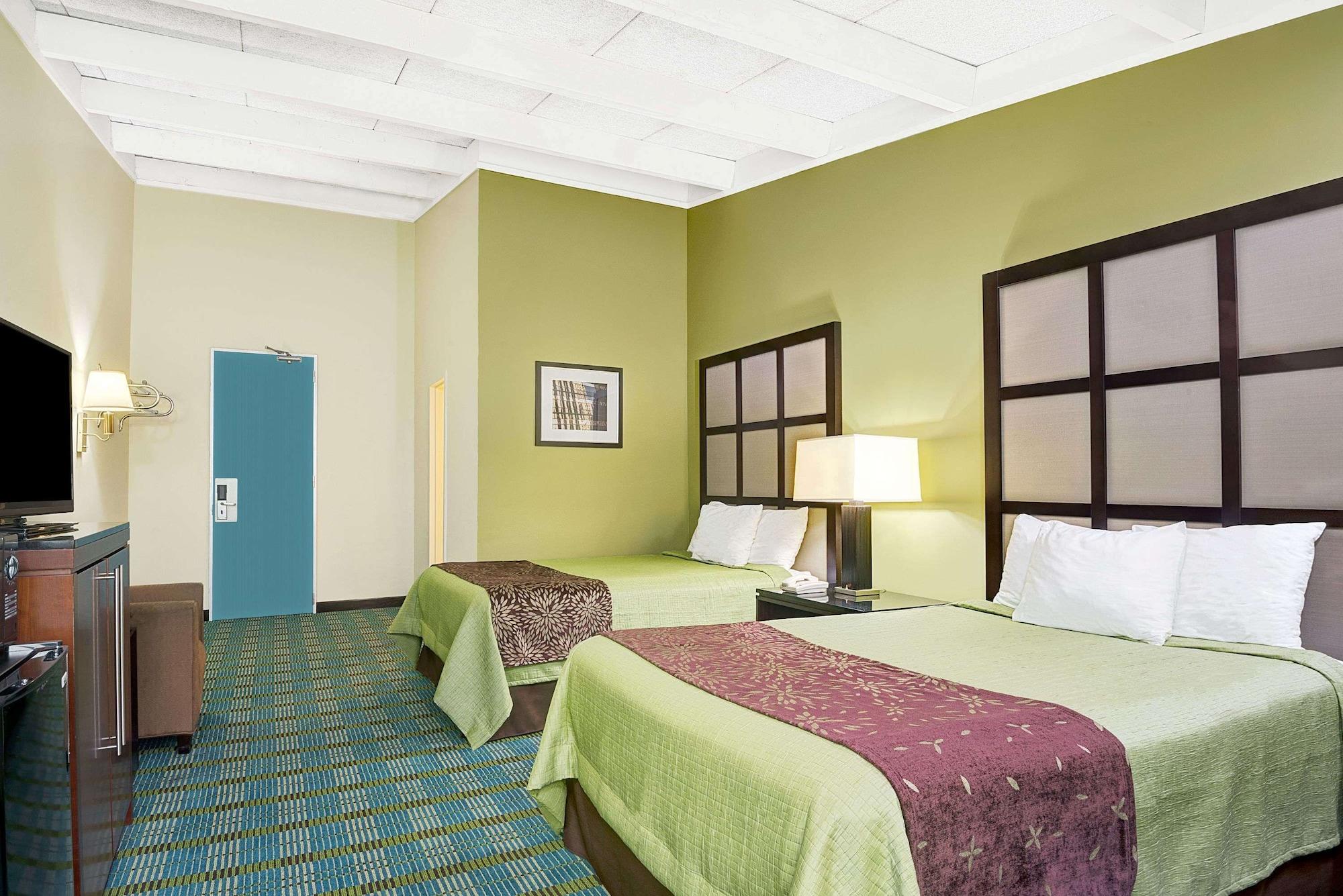 Days Inn By Wyndham Southington Dış mekan fotoğraf