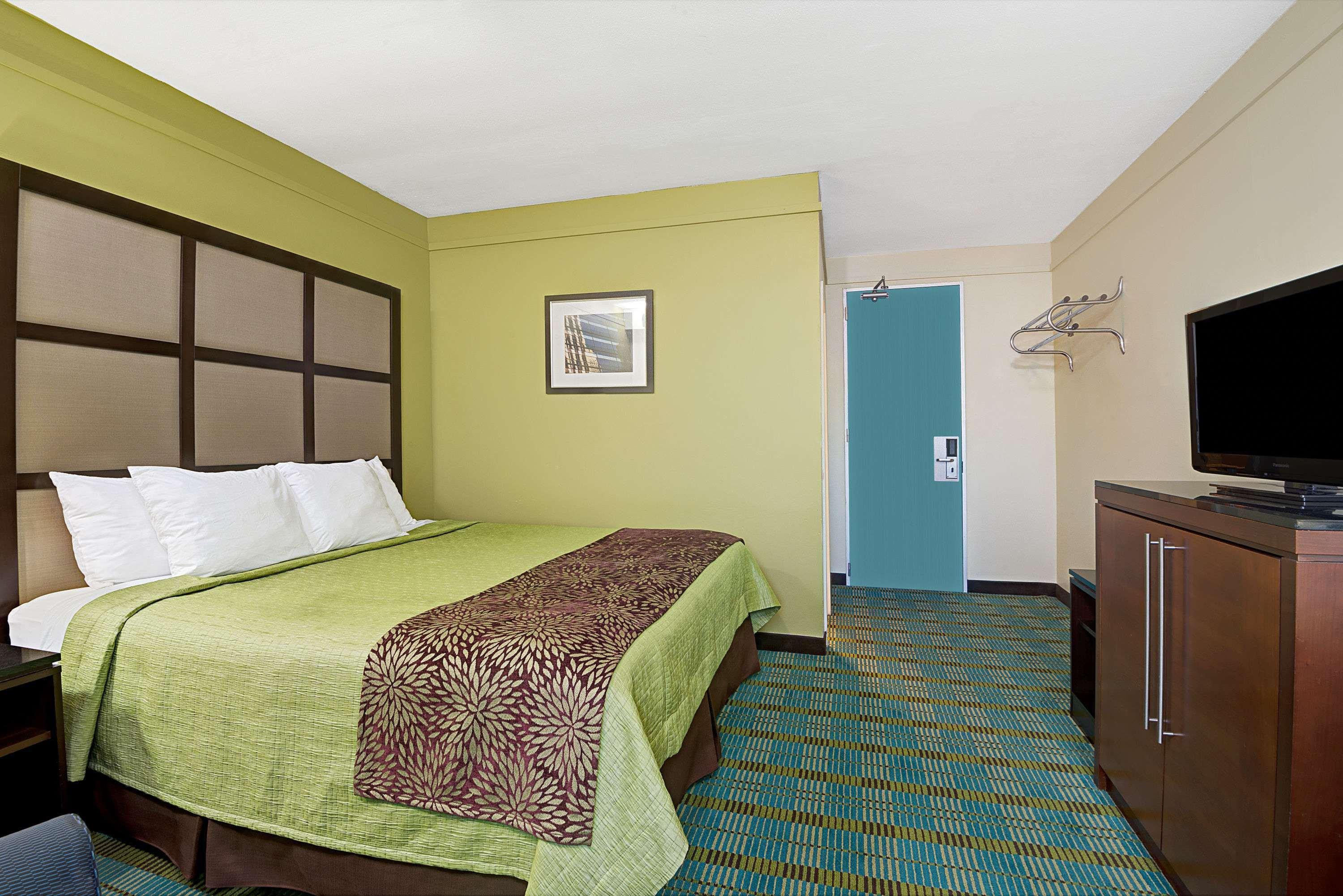 Days Inn By Wyndham Southington Dış mekan fotoğraf