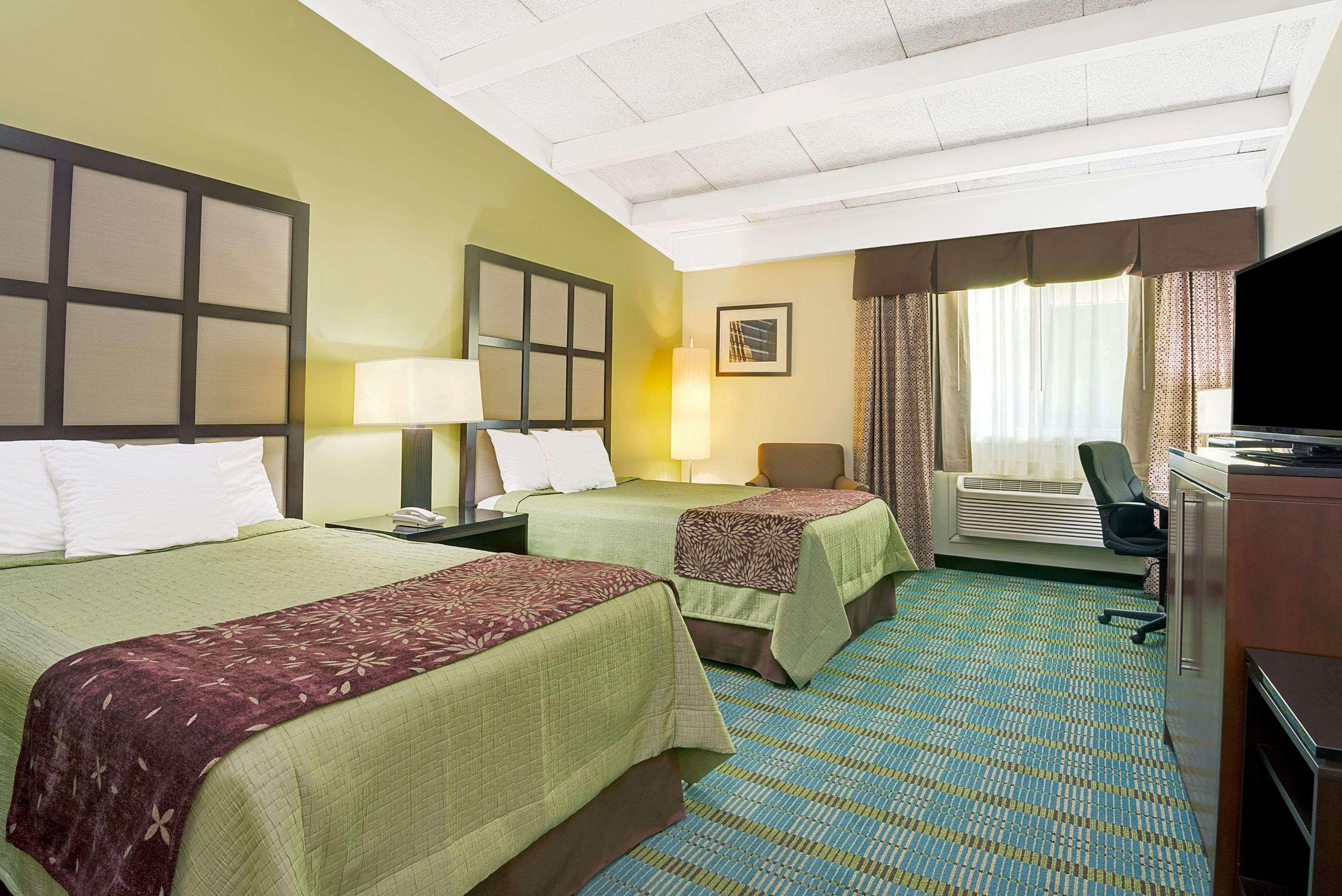 Days Inn By Wyndham Southington Dış mekan fotoğraf