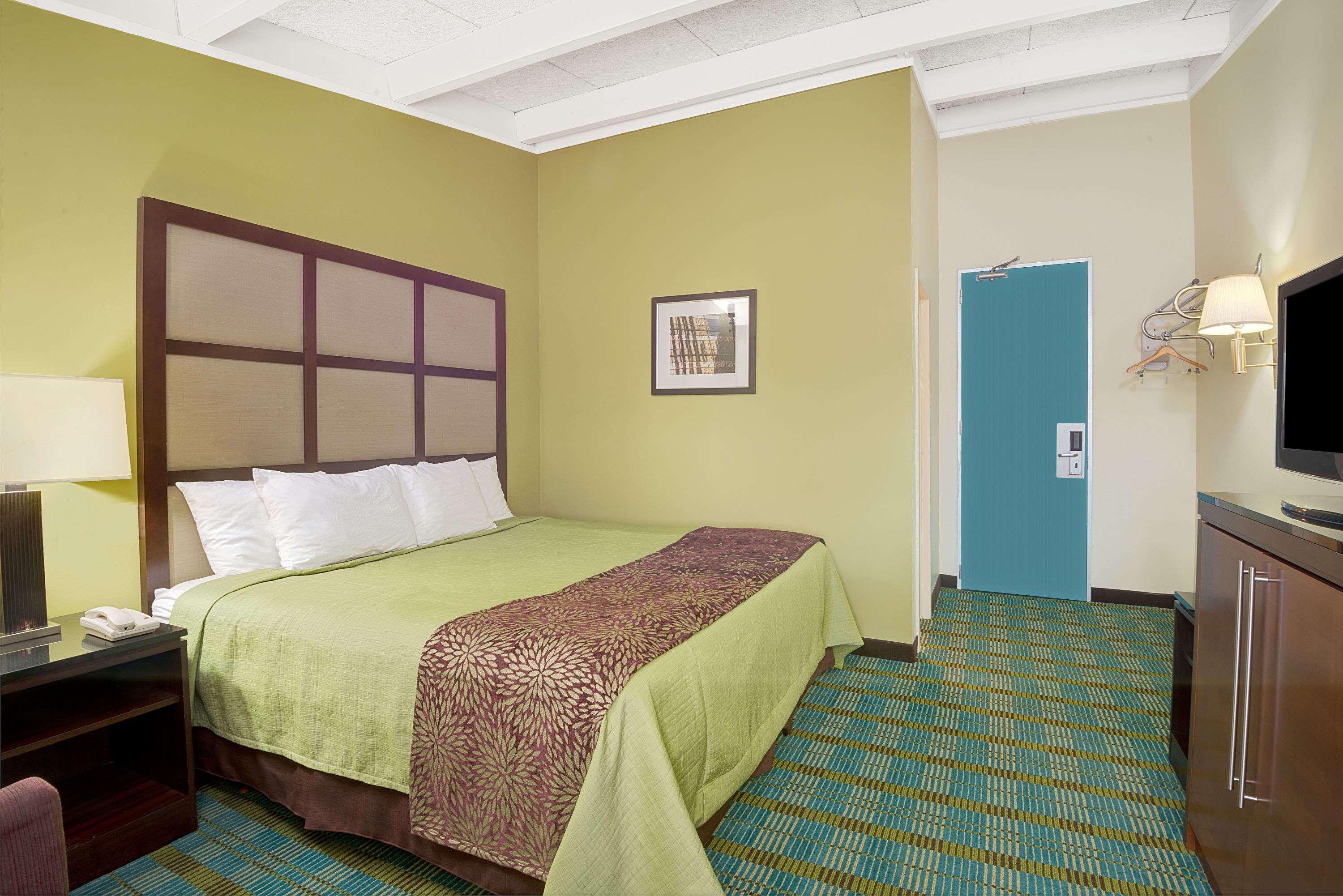 Days Inn By Wyndham Southington Dış mekan fotoğraf