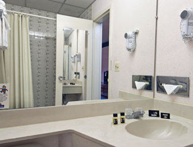 Days Inn By Wyndham Southington Dış mekan fotoğraf